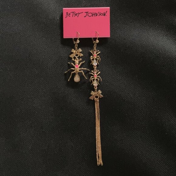 BETSEY JOHNSON Spider Earrings - Picture 1 of 4